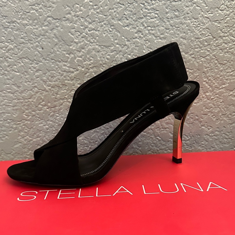 Stella Luna Elegant Black Suede Sandals with Gold Heel IT36